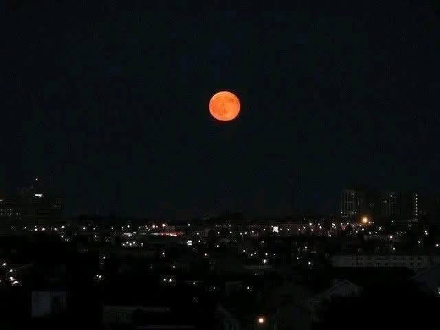 صور عن خسوف القمر 2025